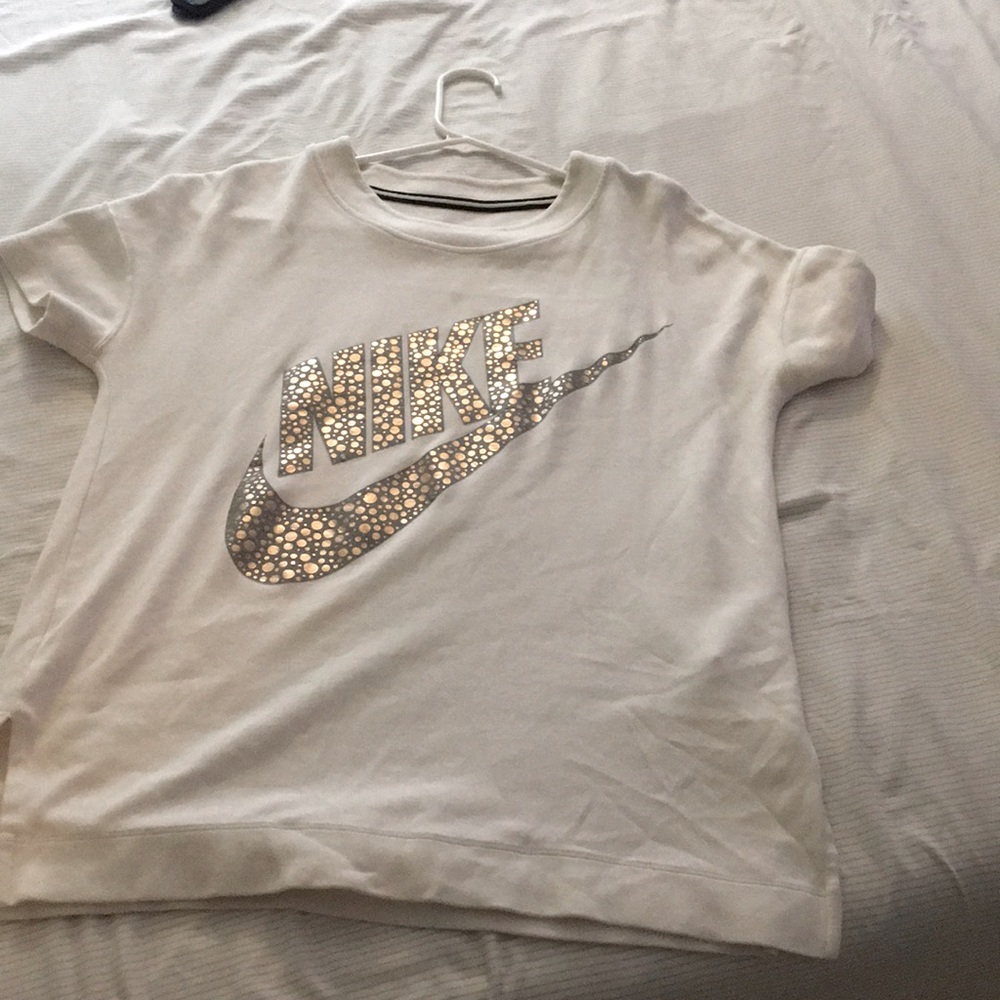 NO stains , NO smell . Real Nike shirt